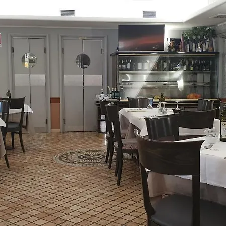 Ristorante Il Delfino 호텔 노바라